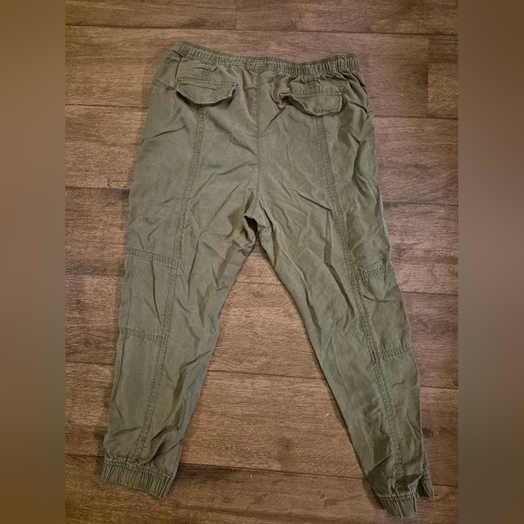 ARIZONA Jean Co Green Cargo Pants Relaxed Fit Lightweight - Picture 2 of 4